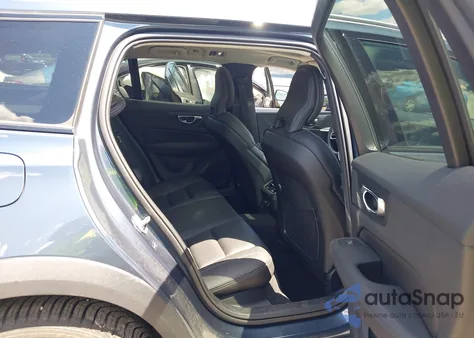 2020 Volvo V60 Cross Country T5 z USA, uszkodzony, nr VIN YV4102WKXL1035472